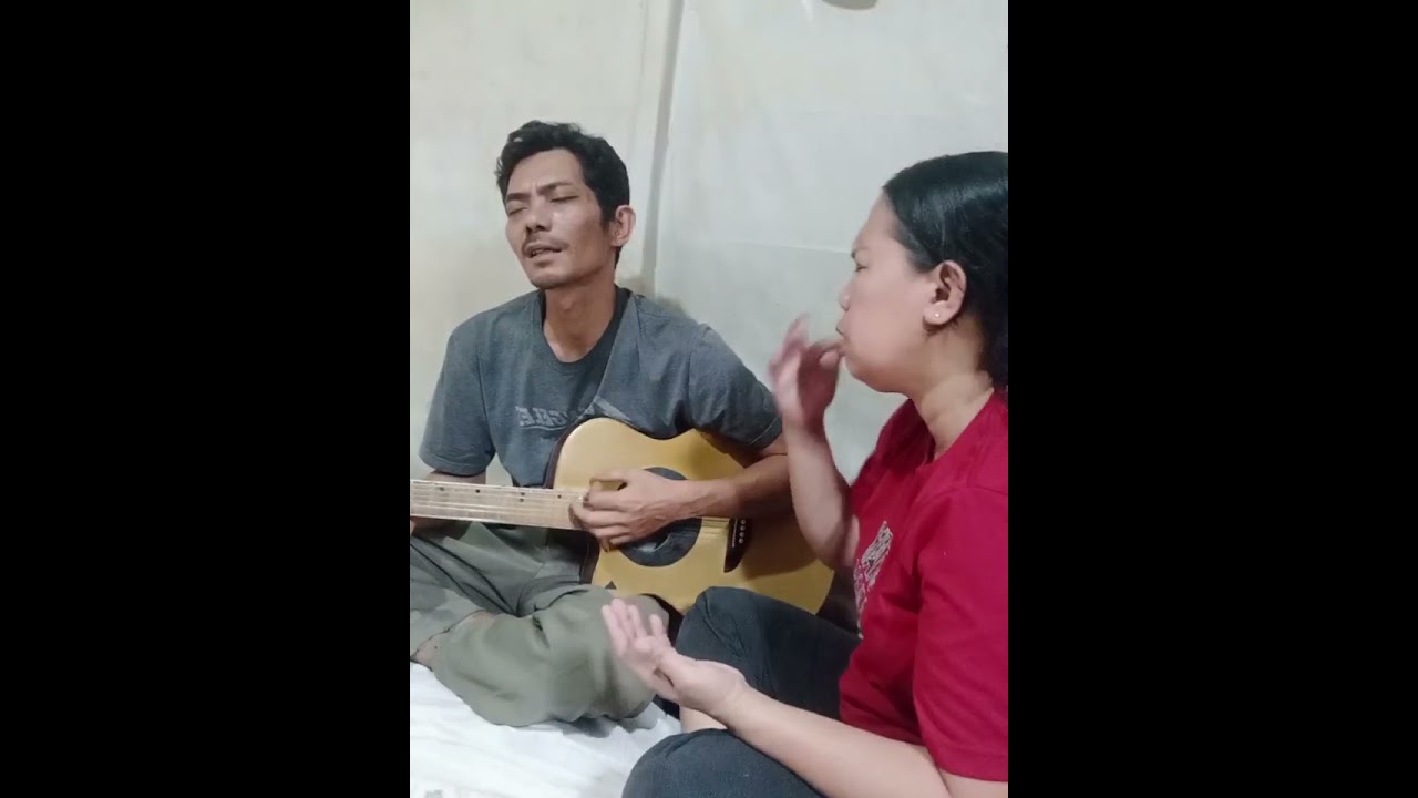 Saat teduh bersama istriku tercinta.