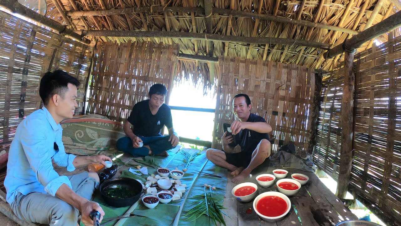 BLOOD SOUP IN A DESOLATE SHELTER | Daily Life