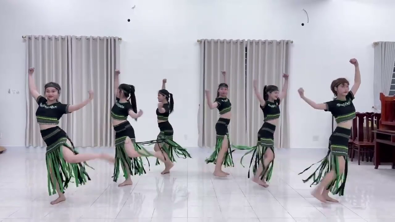 BUÔN ĐU KMĂN + VŨ ĐIỆU CỒNG CHIÊNG