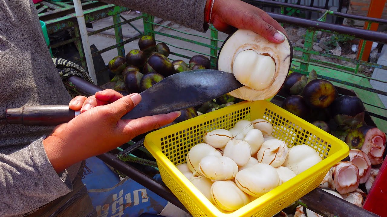 So Juicy & Tender! Amazing Palmyra Palm Fruit Cutting Skills - Cambodian Street Food