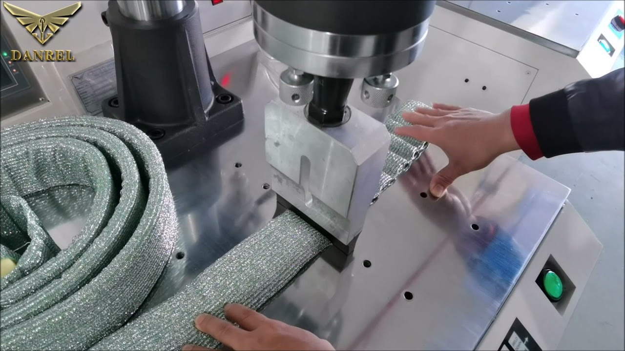 Foot Pedal Operation Ultrasonic Plastic Welding Machine For Making Sponge Scouring Pads