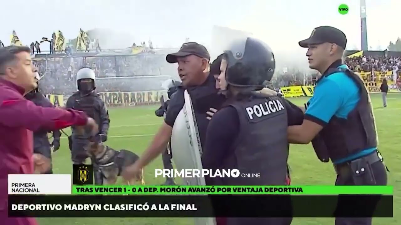 EL BOCHORNOSO FINAL EN MADRYN, CON LA POLIC&Iacute;A TIRANDO GAS LACRIM&Oacute;GENO A LOS JUGADORES DE MOR&Oacute;N