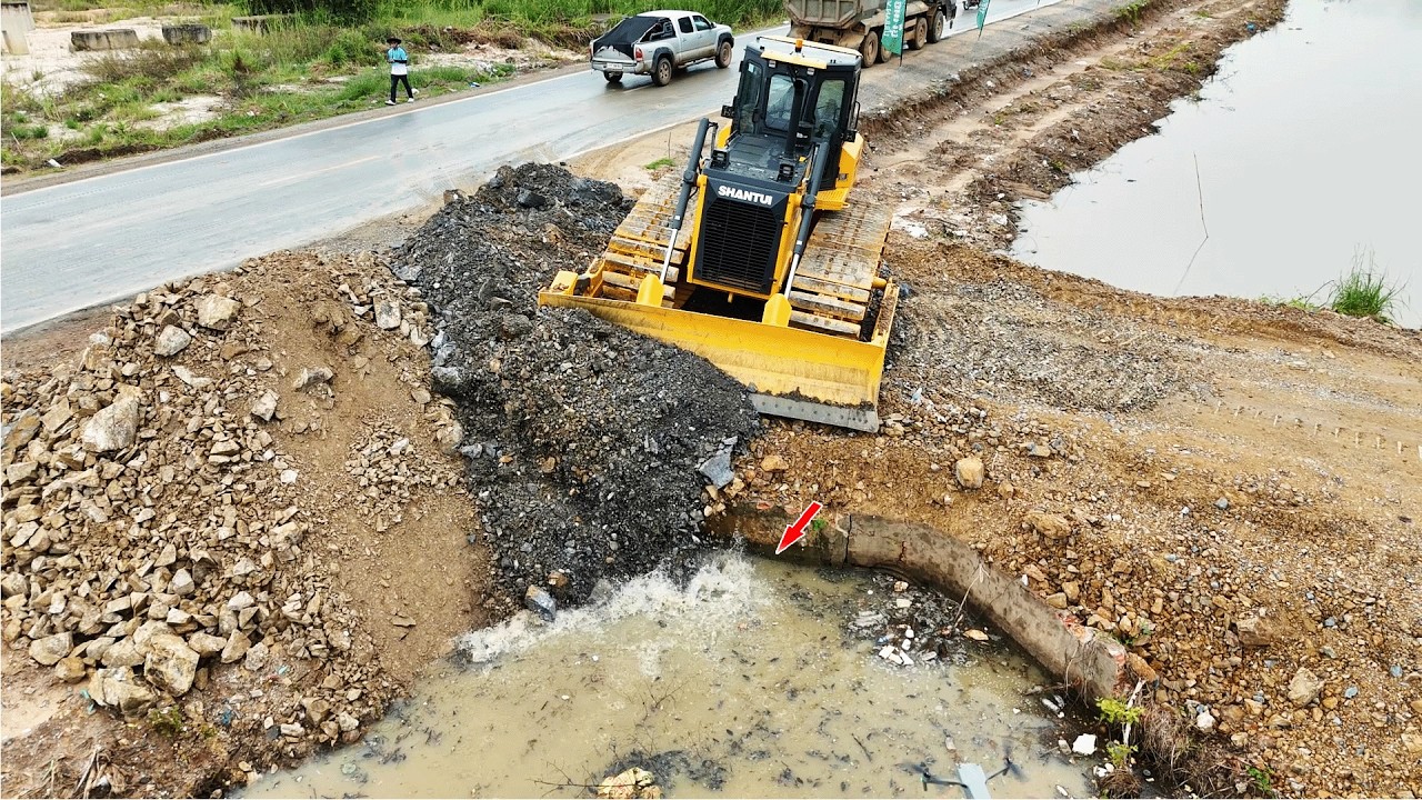 SHANTUI Bulldozer Meets Dump Truck Ultimate Construction Team in Action
