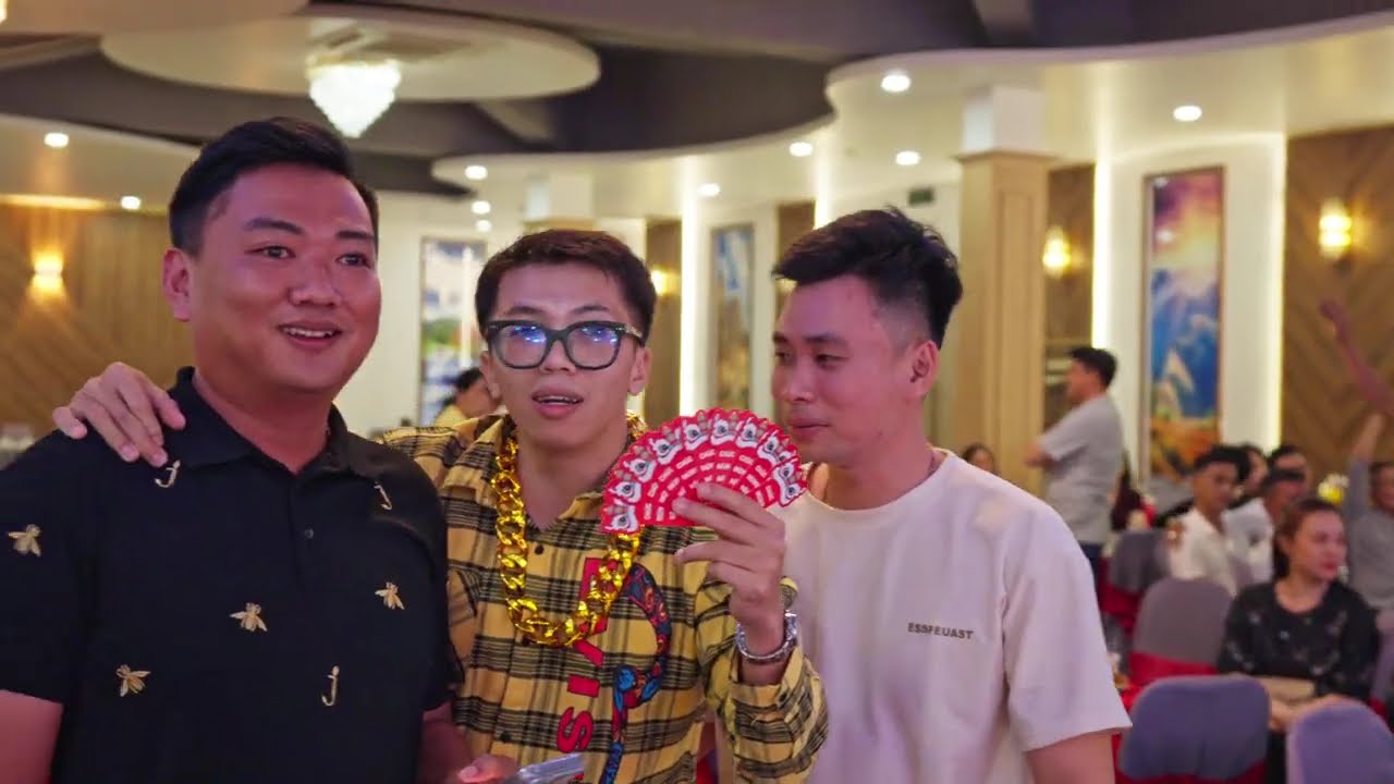 Truyền Thống Tất Niên Bao Bì Sắc Màu