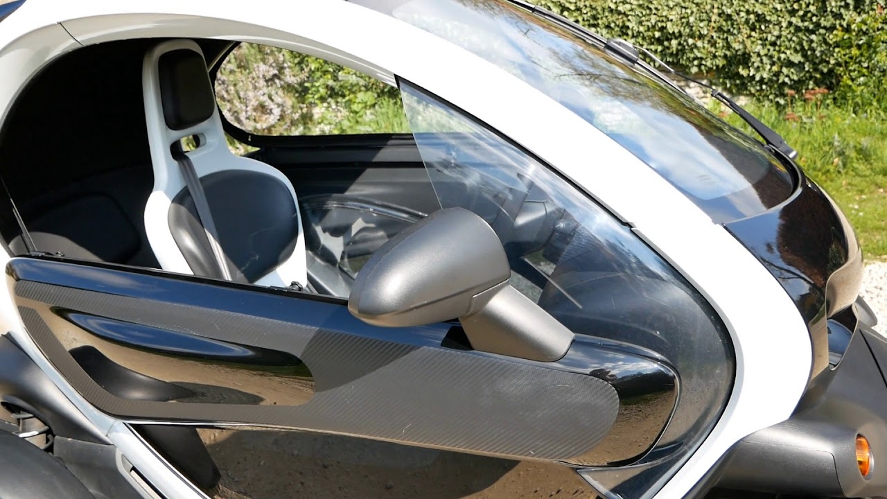 Renault Twizy windows - how they work and do you really need them?