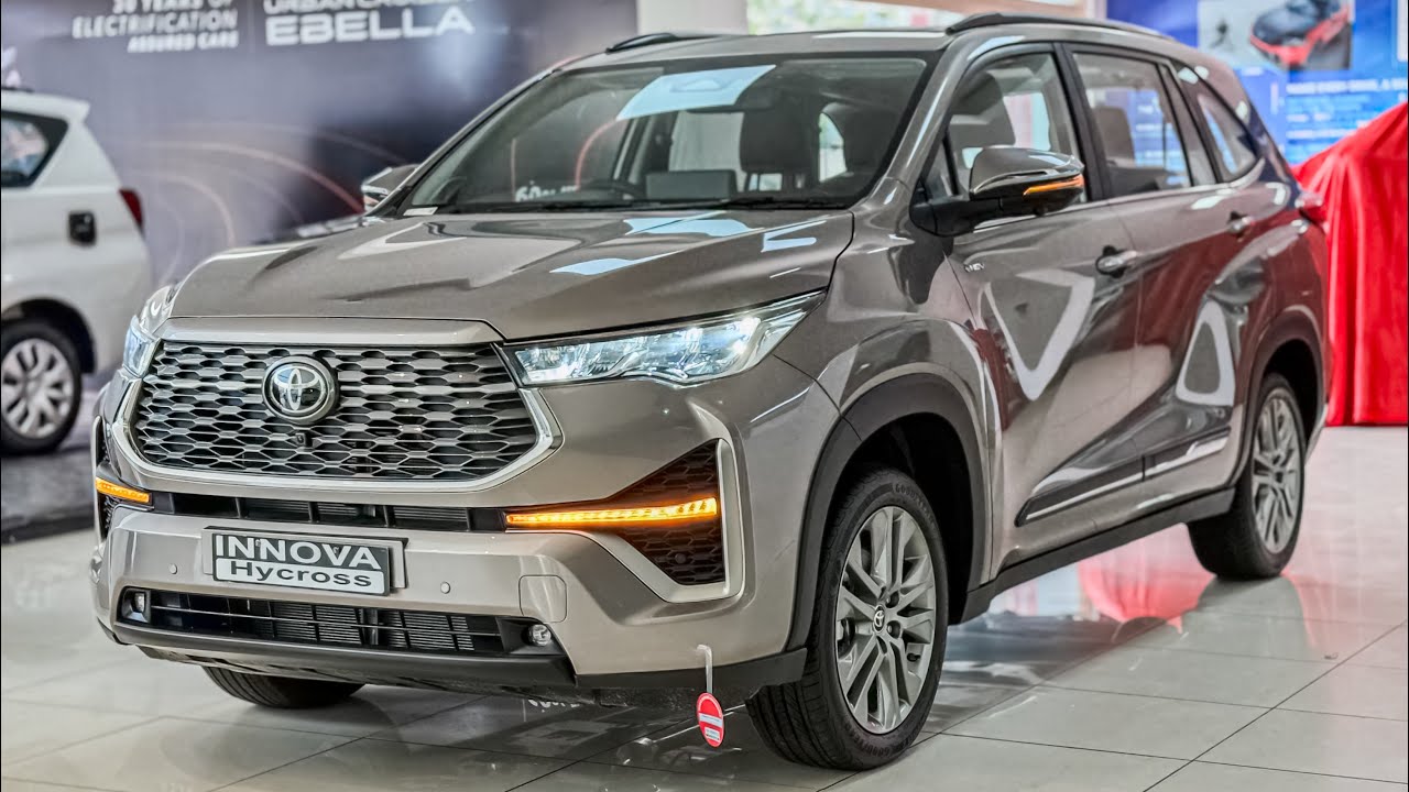 New 2026 Toyota Innova Hycross ZX(O) : Detailed Review : Price , Mileage , Features 