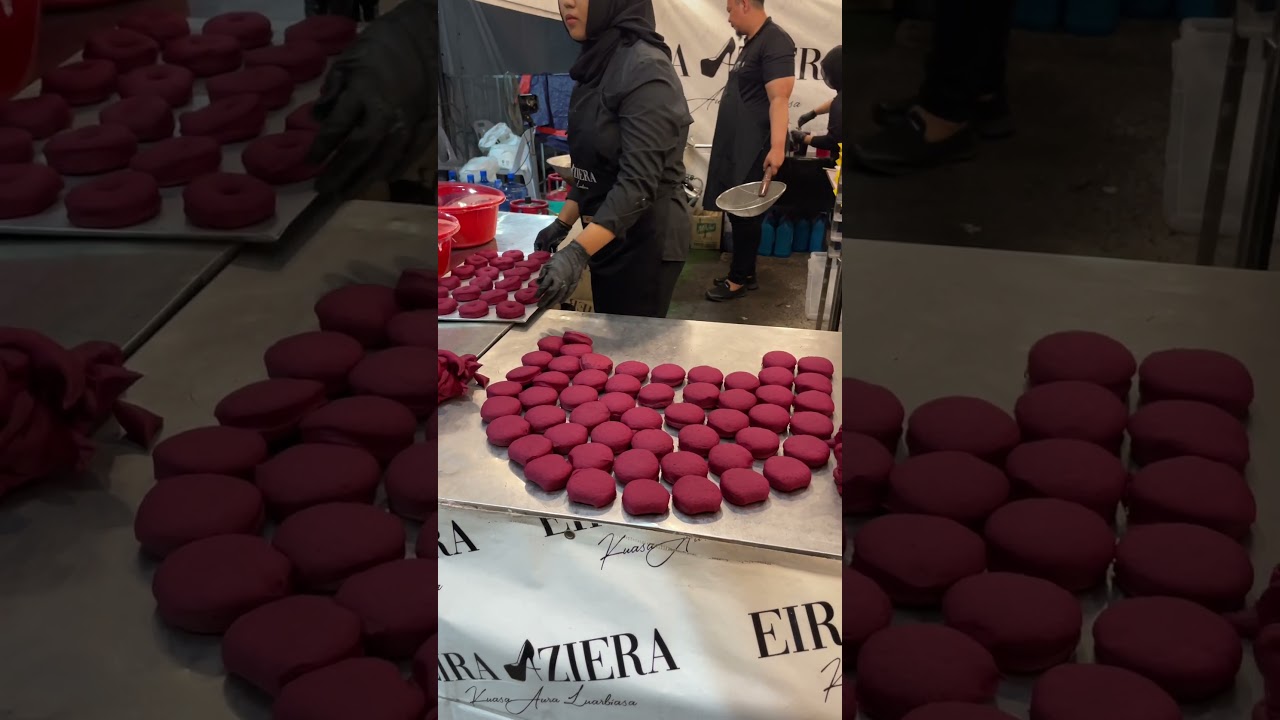 Donut Red velvet by Eira Aziera #foodie #melaka #streetfood #donuts