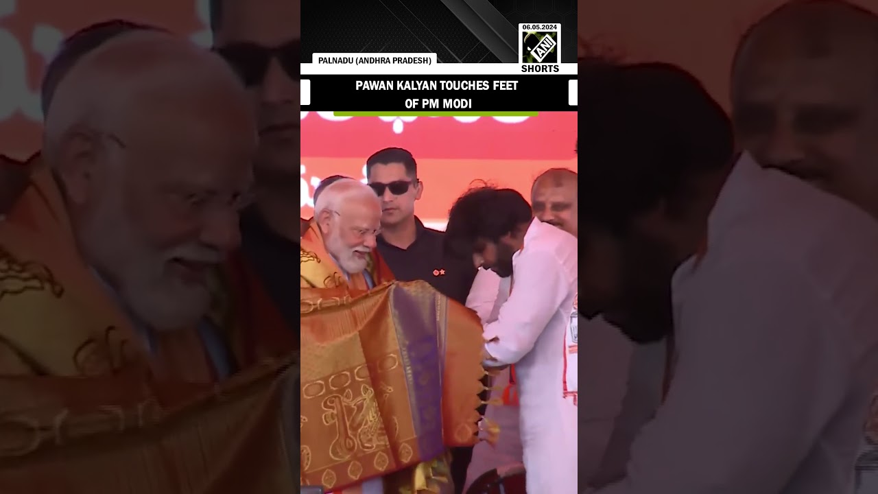 Pawan Kalyan touches feet of PM Modi,takes his blessings at public rally in Andhra Pradesh&rsquo;s Palnadu