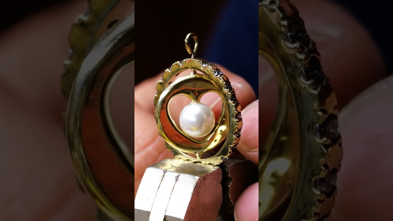 Turning coins into unique pearl earrings💛