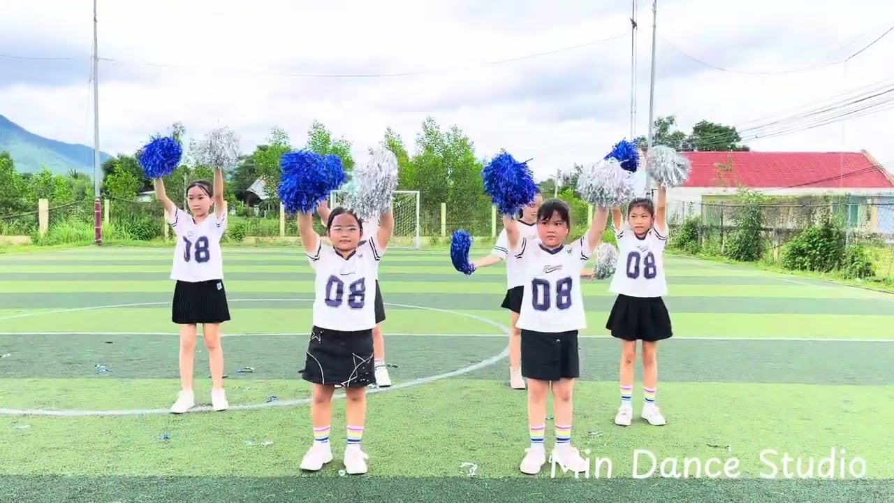 Waka Waka cover by nhóm 9–10-11 tuổi #MinDanceStudio