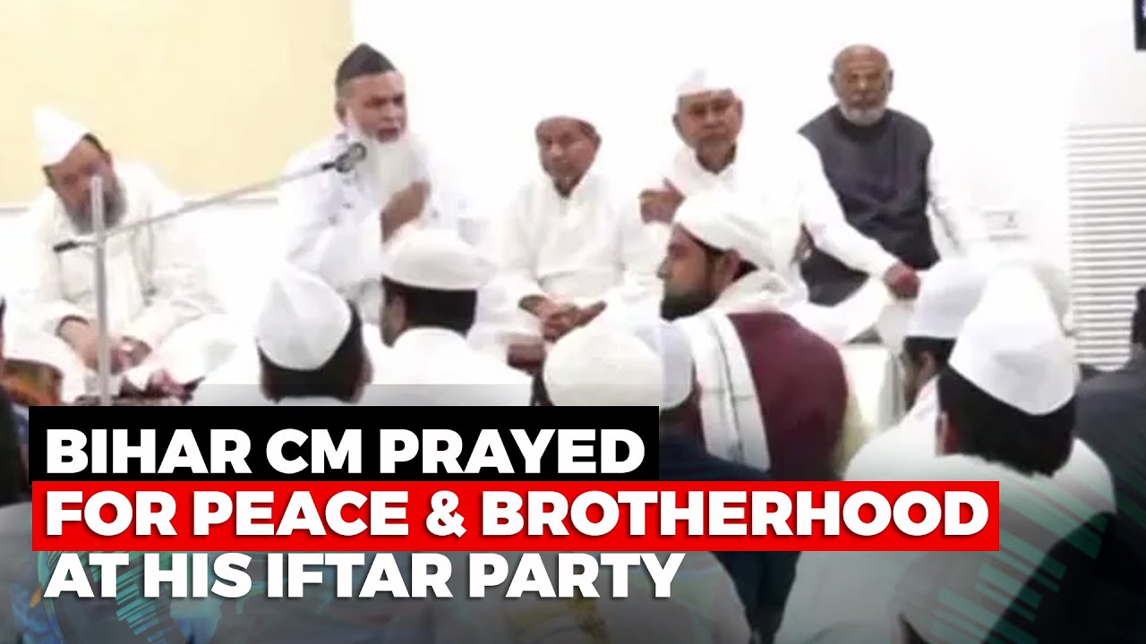 Nitish Kumar Hosts Iftar Party At His Residence