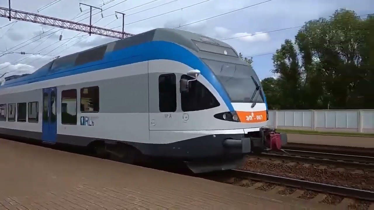 Станция Оранчицы, 2 грузовых поезда, 2 Пассажирских поезда.