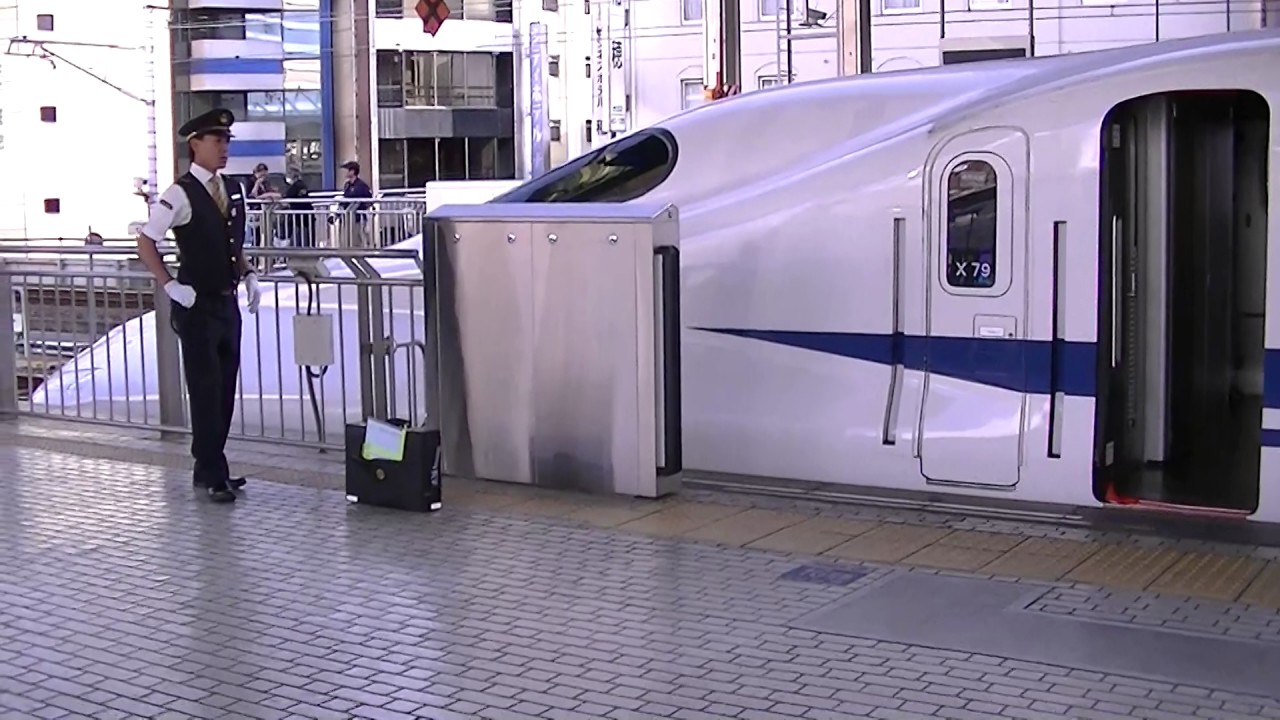 N700系 女性運転士新制服