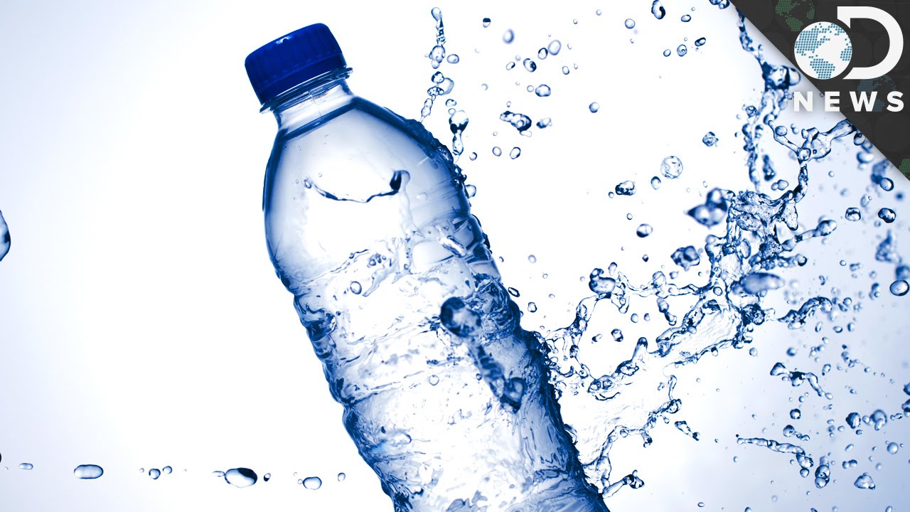 ¿Por qué el agua de botella se caduca? | Discovery en Español