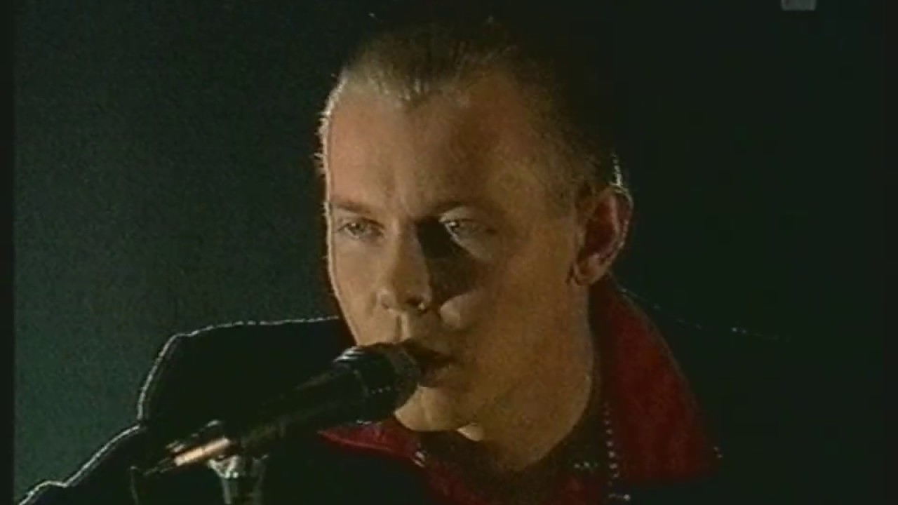 J. Karjalainen ja Mustat lasit: Hän (