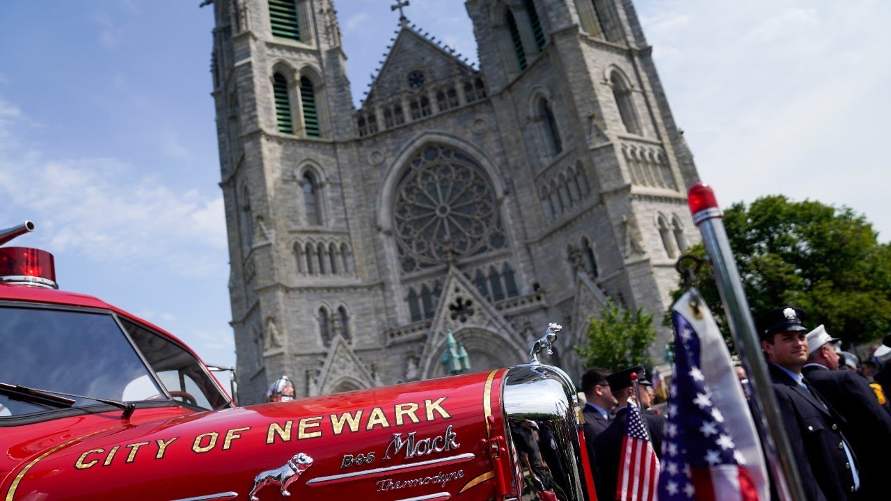 Mourners gather for funeral of fallen firefighter Acabou