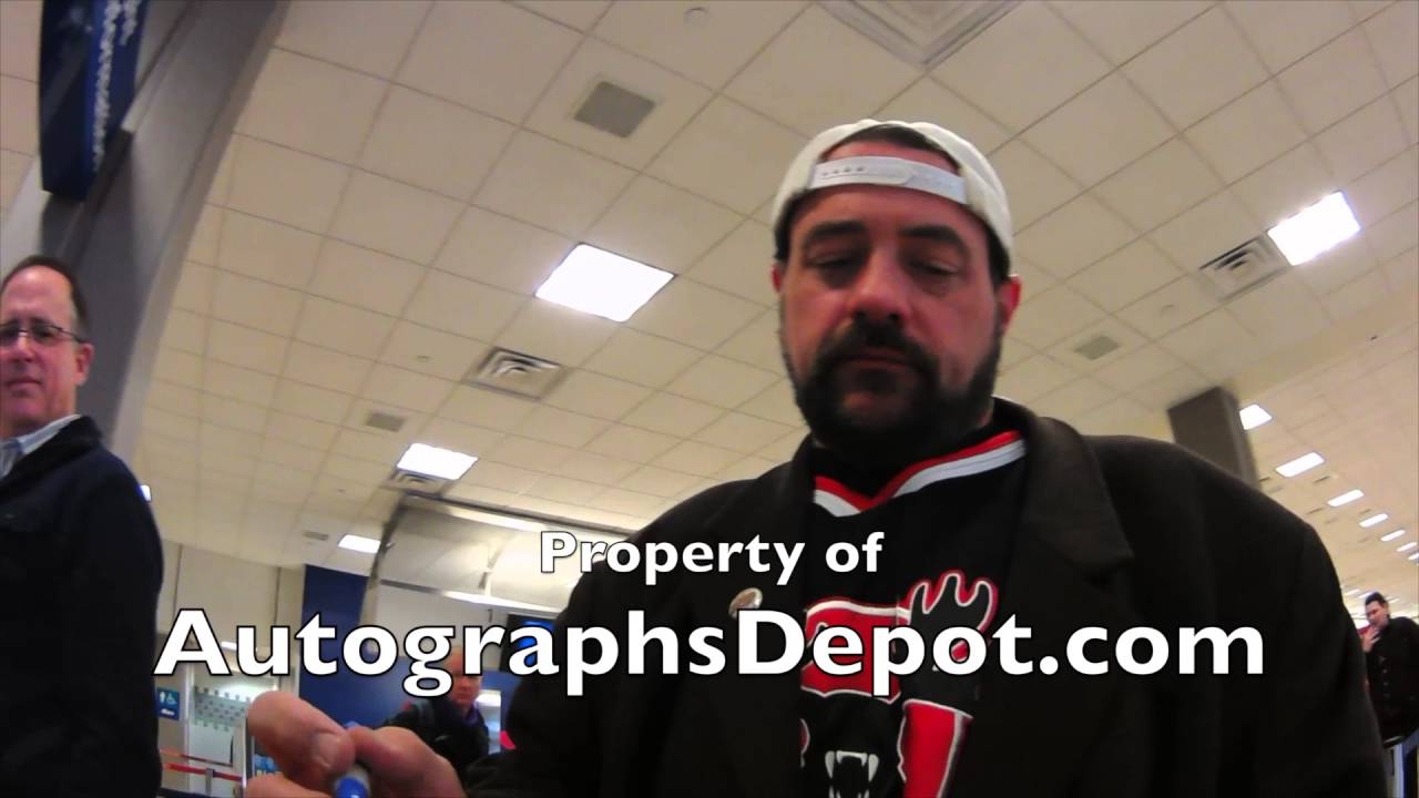 Kevin Smith graciously signing autographs at the SLC airport (Sundance '16)