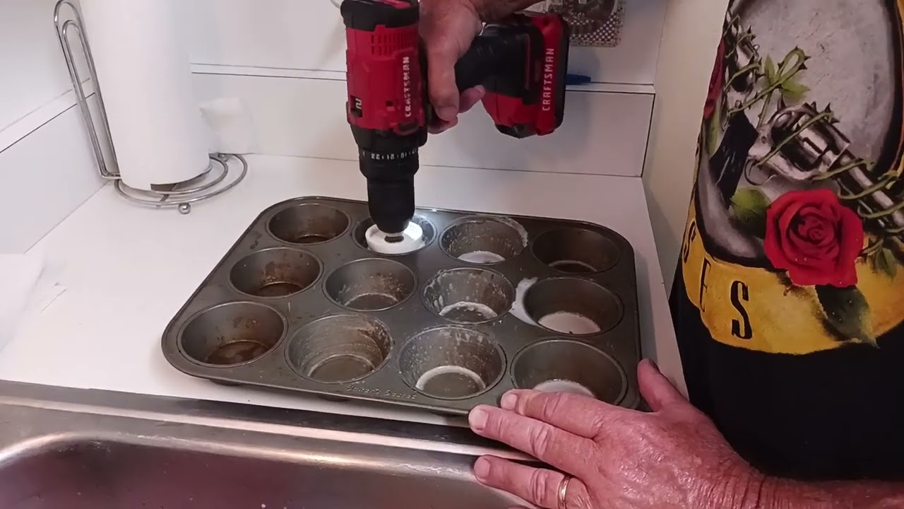 Cleaning Muffin/Cupcake Pan