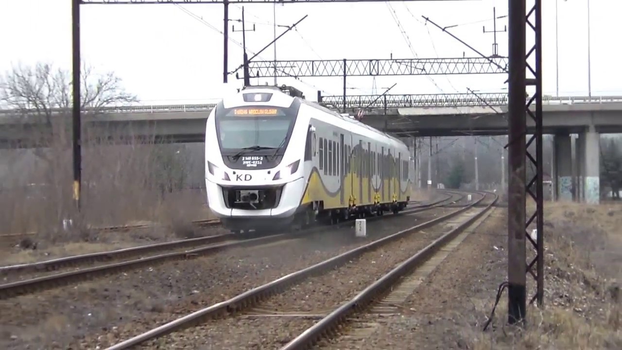 Impuls 31WE-023 przejeżdża przez most na Bobrze w  Jeleniej G&oacute;rze