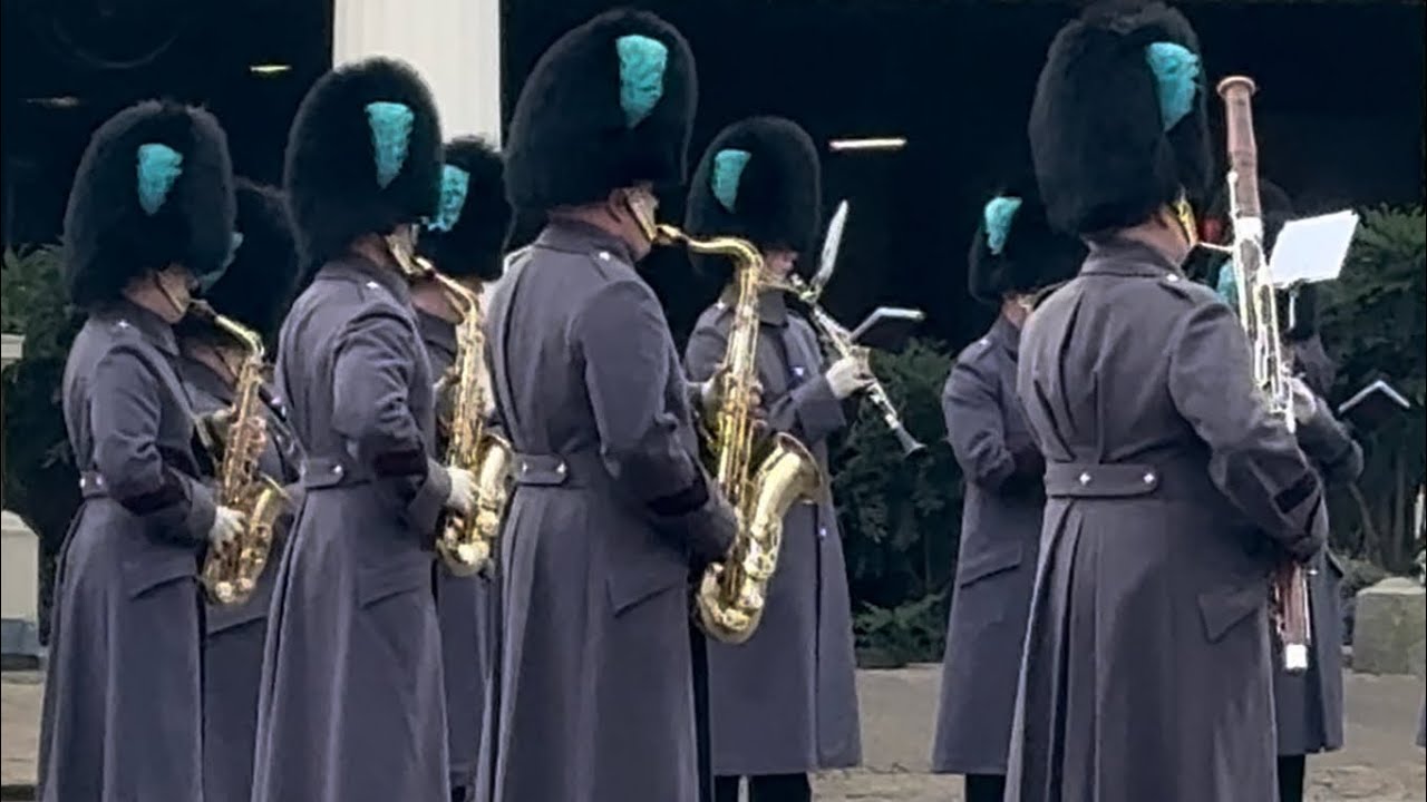 That moment the Irish Guards band starts playing at Wellington Barracks 🎶🇬🇧