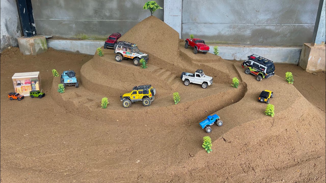 RC Car Battle on a Crazy Mountain Course &ndash; Only the Strongest Can Finish! 🏆🔥