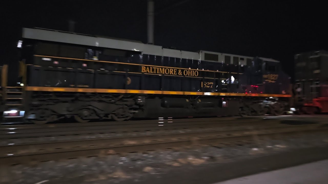 CSX Intermodal (I010) with Baltimore & Ohio HU - CSXT 998, 1827 - Lave Ave, Buffalo NY - 12/24/25