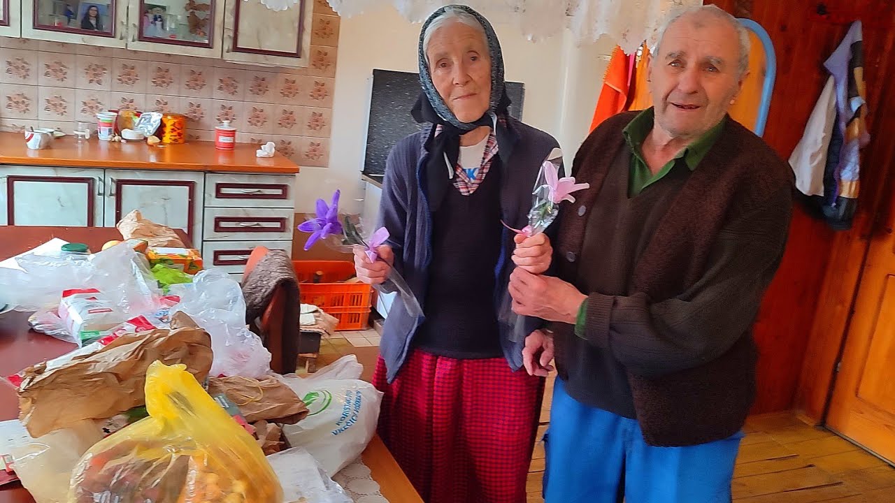 Koliko malo pažnje treba da bi ovi ljudi bili sretni.U posjeti baki Dobrili i djedu Sretku