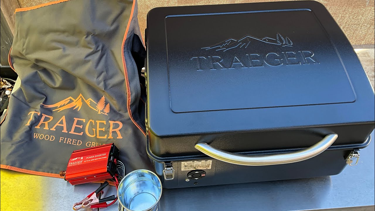 Распаковка портативного древесного пеллетного гриля Traeger Trailhead