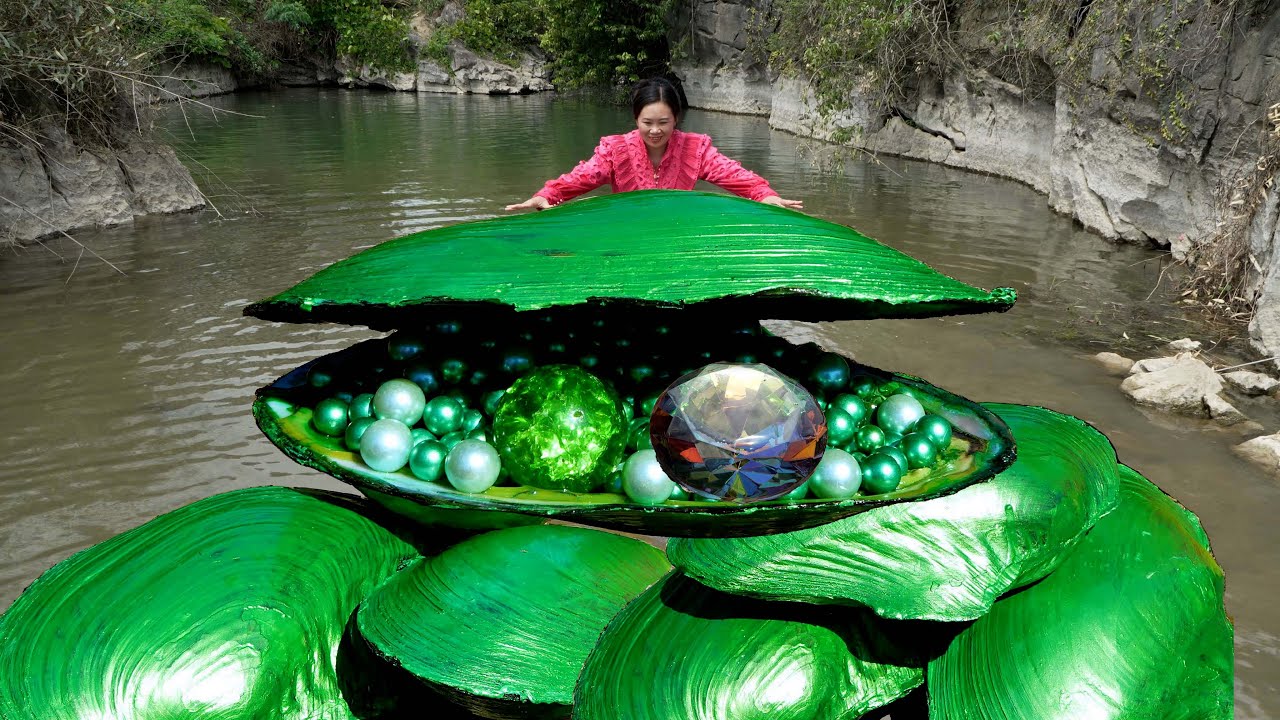 🎁🎁Open the giant green clam and be mesmerized by the green pearls inside, it's incredibly beautiful