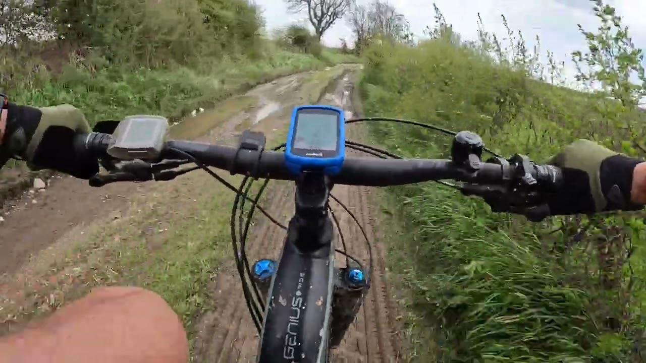 La galère en VTTAE ça devient courant cette année! Le Pilat n'y échappe pas.