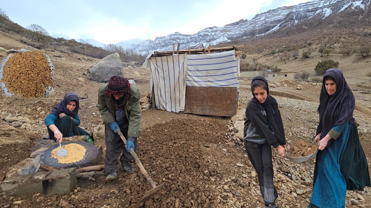 The real life ofnomads in theheart of the mountainsAhard butblessed day in the cold of the mountains