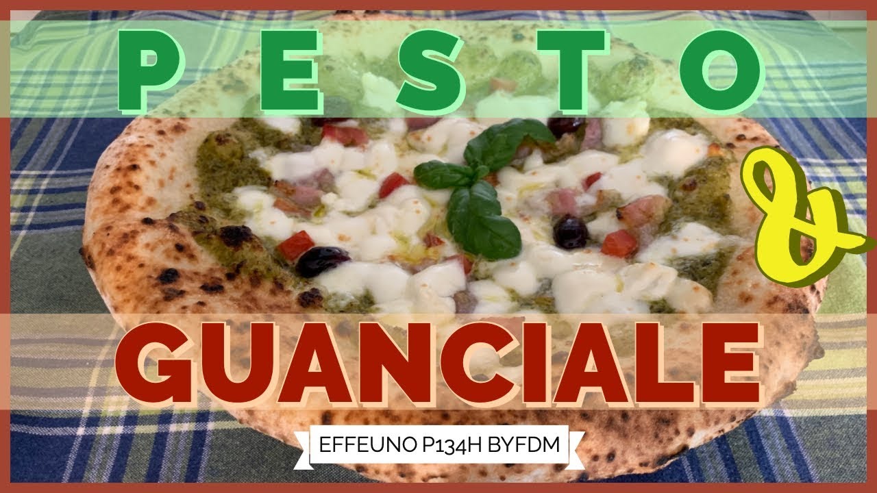 La pizza con pesto, guanciale, pomodorini, olive, crema di formaggio