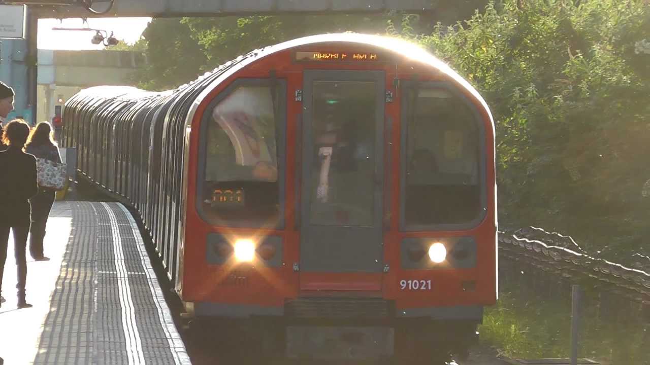 Central Line Trains @ North Acton & Shepherds Bush 09/06/2012 (Nice Sunny Day)