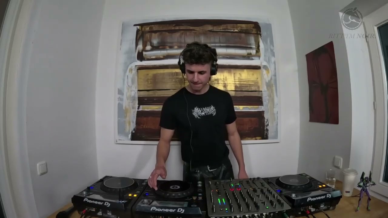 Noir Cast #12 - Salzbauer - Trance, fast groove DJ Techno Set from Berlin