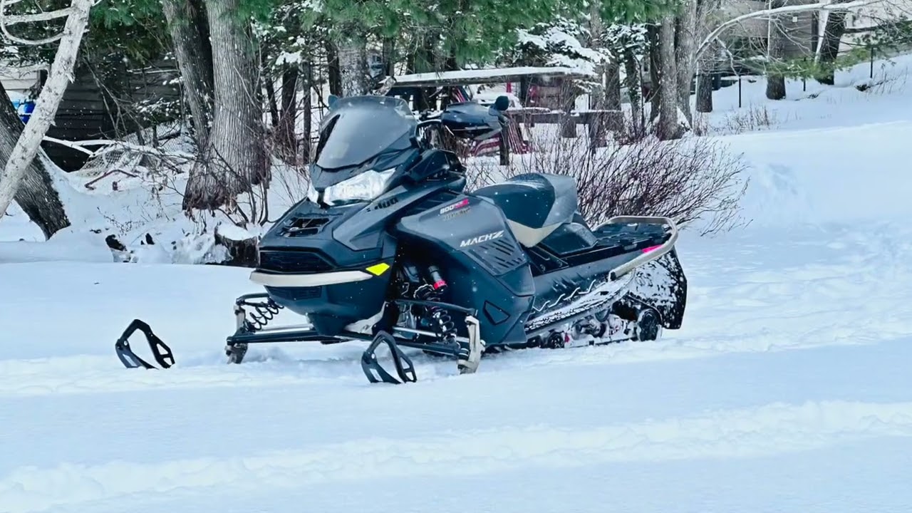 2022 Mach Z: Fresh snow