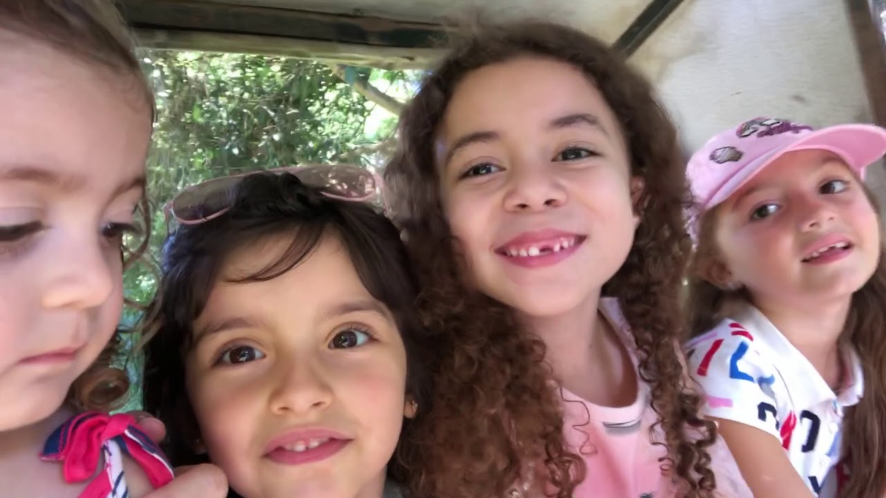 Com as amigas na Fazendinha