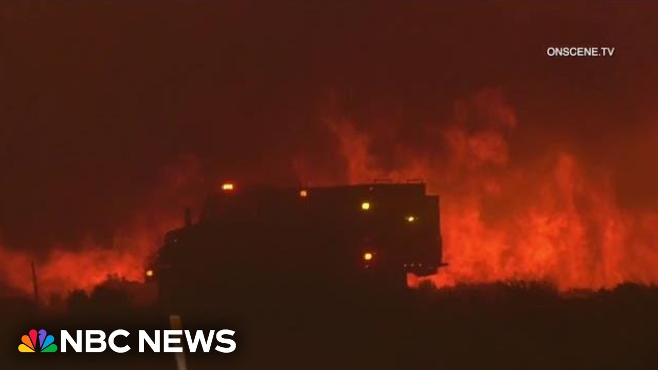 Ten of thousands evacuated from Nevada wildfire
