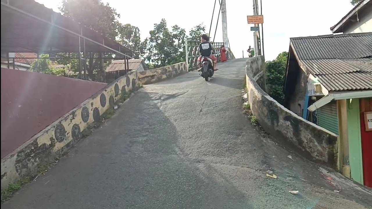 Perjalanan lewatJembatan Gantung terjal, ( Stasiun Ps Minggu- Condet Balekambang)#myactivity