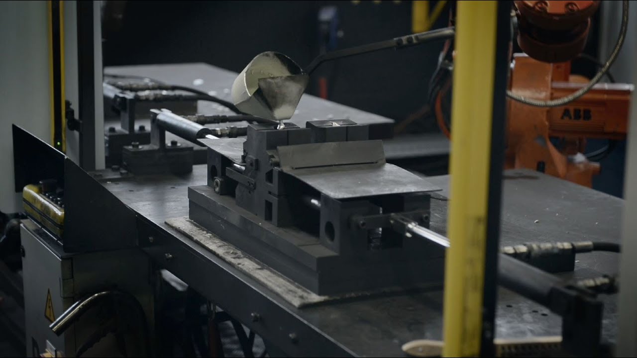 Casting aluminum parts with robots - ABB Robotics
