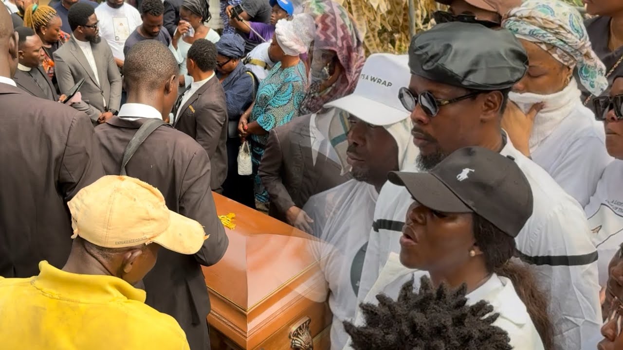 ROTIMI SALAMI & DR BIOLA BAYO WAS MOVED TO TEARS AS THE C@FRIN OF ALLWELL WAS BROUGHT TO GR@VE YARD