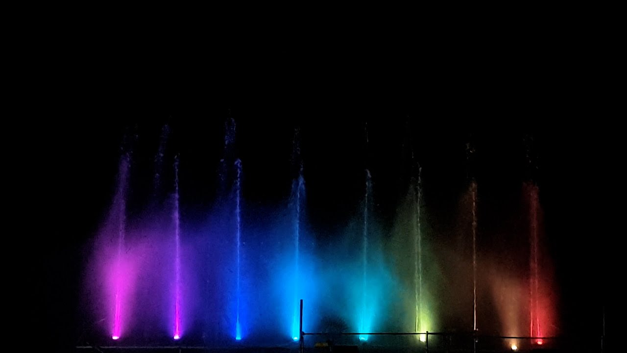 #מופע מוזיקלי - מזרקה מוארת בבת ים