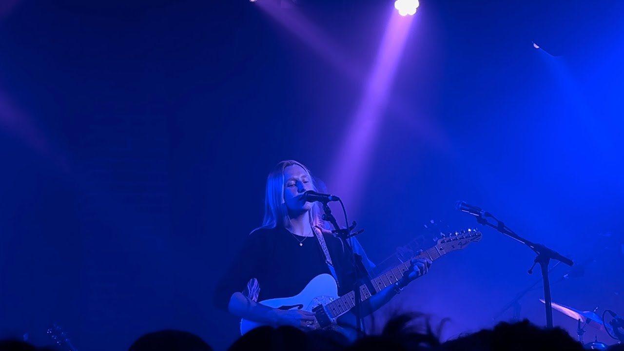 Billie Marten - Clover (live at La Maroquinerie, Paris 2024)