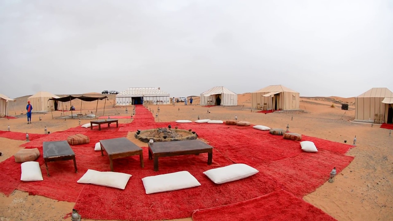 Bivouac en plein millieu du desert de Chegaga,Sahara,Maroc