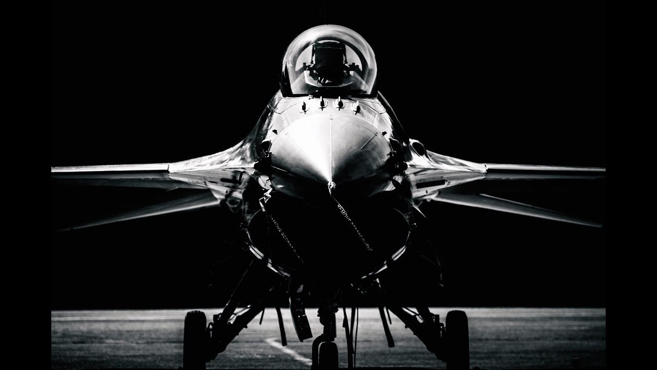 F-16 Fighting Falcon - Living Legend