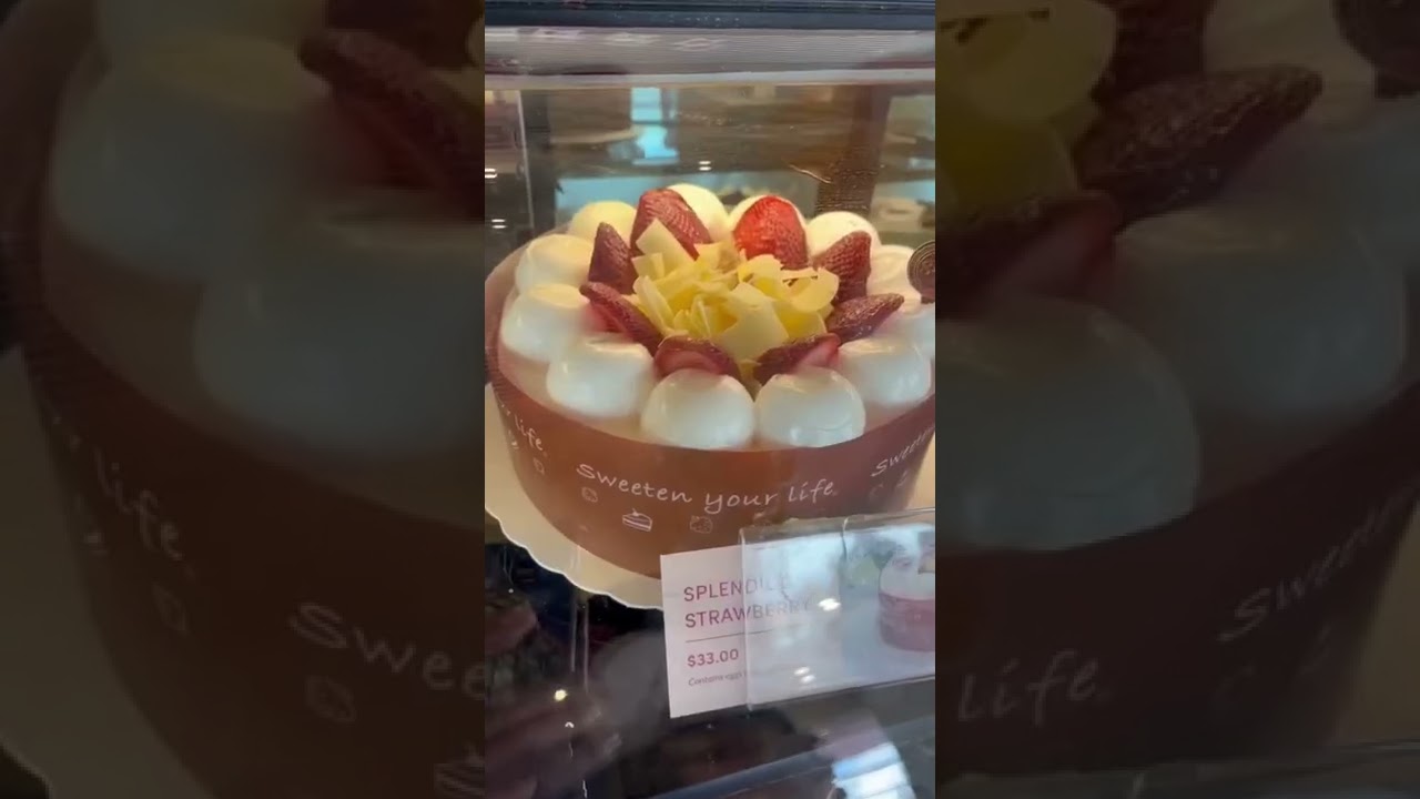We love all the cakes at 85 Degrees Bakery.  #taiwanesefood #bakery #tomhiddleston