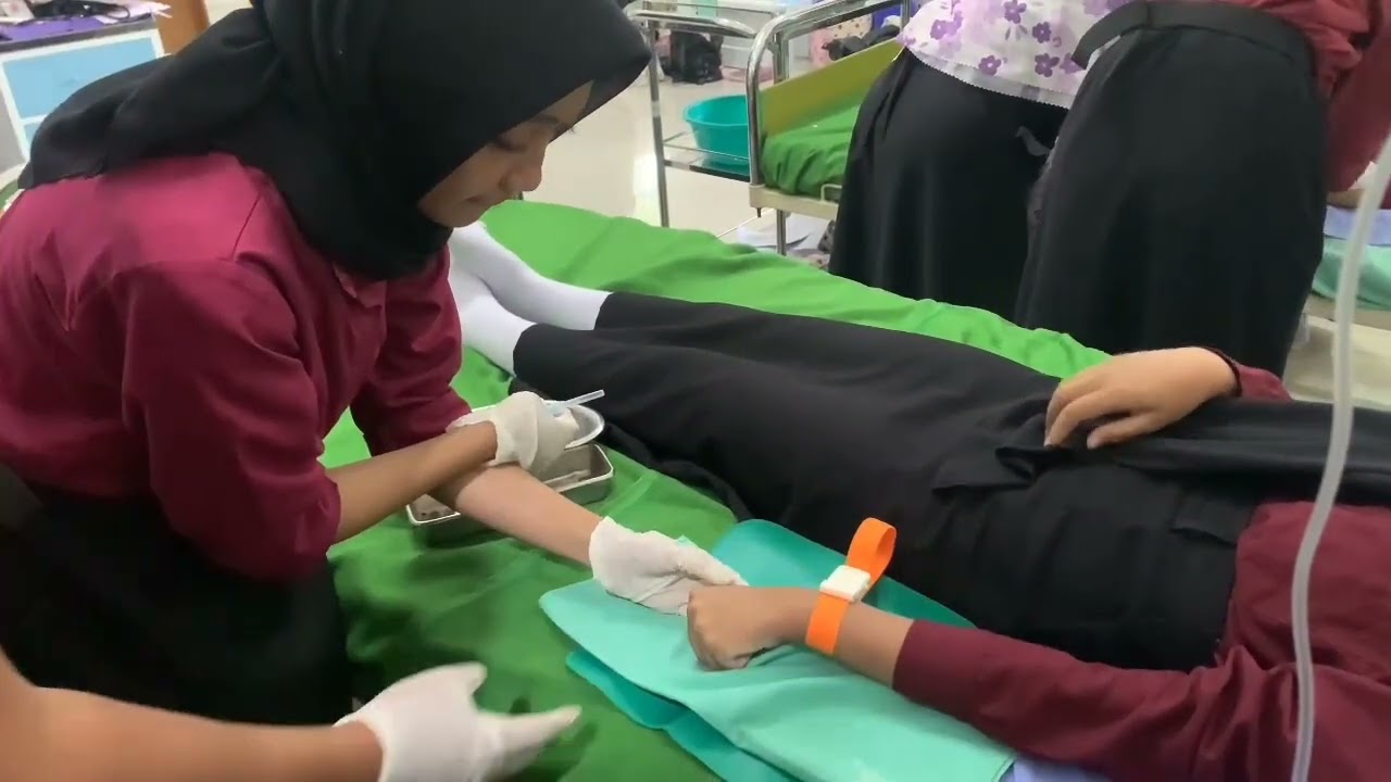 ROLEPLAY Pemasangan dan Pelepasan Infus (Kelompok 3) 