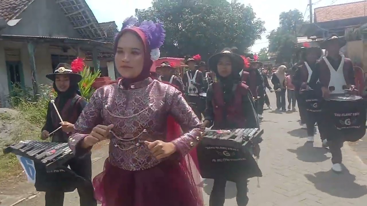 Aksi Drumband Karnaval JAMBUSARI 