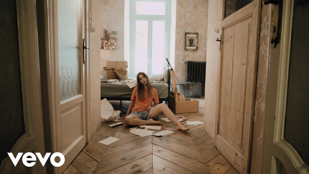 Federica Abbate - Pensare troppo mi fa male (feat. Marracash)
