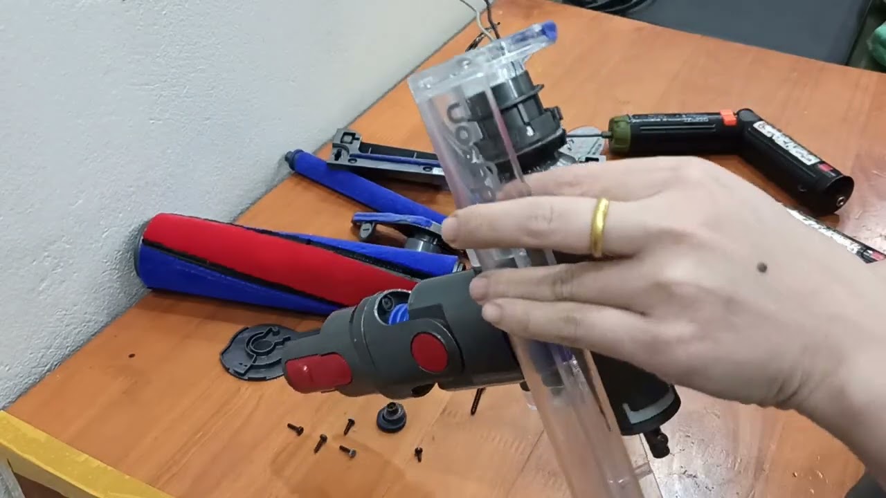 Hướng dẫn tháo vệ sinh bàn hút những mềm máy hút bụi Dyson V6 V7 V8 V10 V11 V12 V15