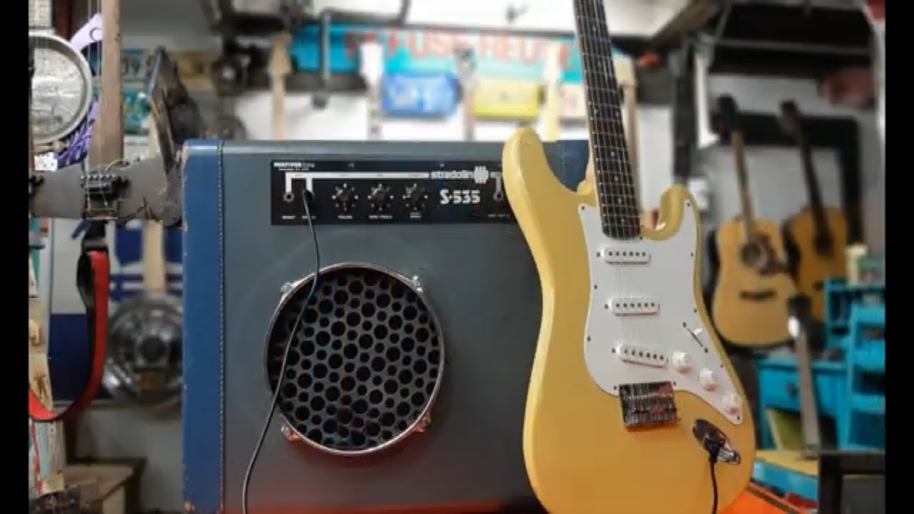 Suitcase Guitar Amp $0 Build and Demo